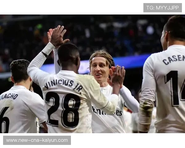 皇家马德里宽度推进扩张明显形成外线压制